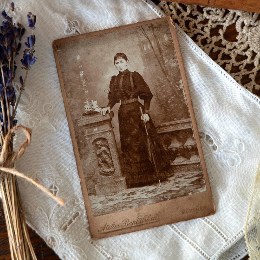 Victorian 1890s CDV Carte de Visite Photograph Young Woman with Parasol Antique
